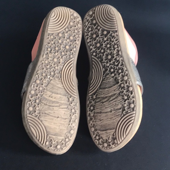 Volatile Slip On Sandals - Picture 10 of 10